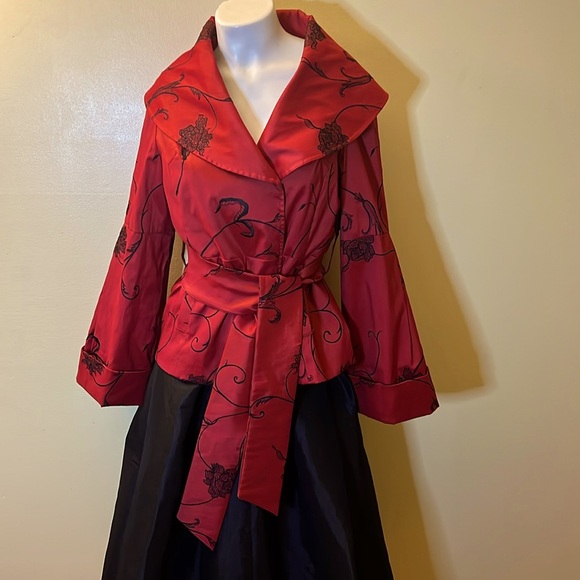 Samuel Dong Belted Brocade Elasticized Coat Red/Black Snap Closure - Picture 1 of 9